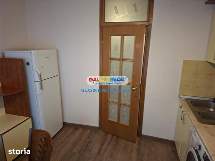 Apartament cu 3 camere decomandat, mobilat în Vitan