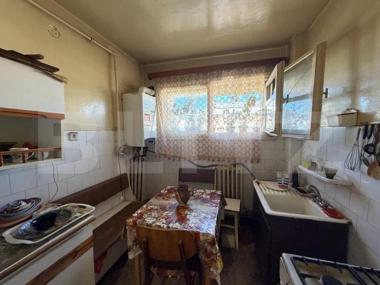 Apartament cu 3 camere semidecomandat în Central