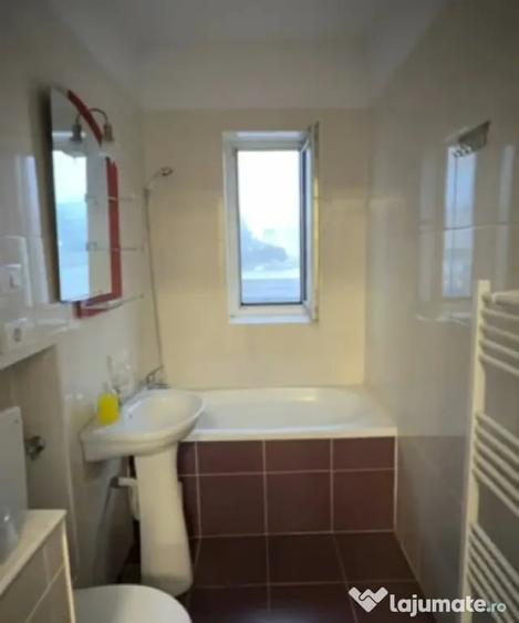 Casă cu 7 camere cu Teren 600 Mp în Central