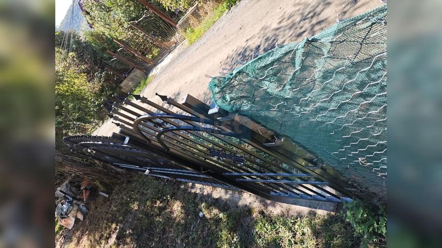 Casă cu 2 camere cu Teren 1457 Mp în Vest