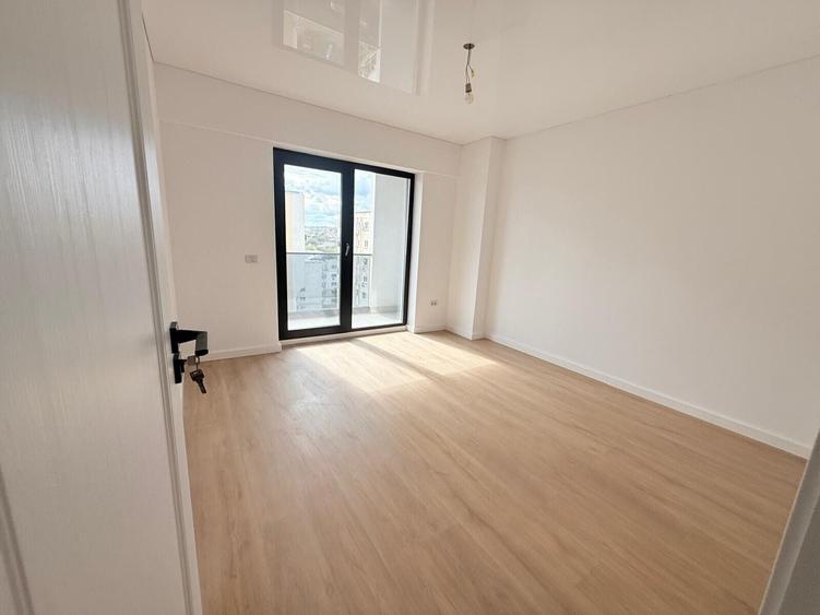 Apartament cu 3 camere decomandat în Nicolina