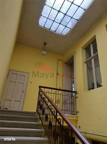 Casă cu 8 camere cu Teren 400 Mp în Central