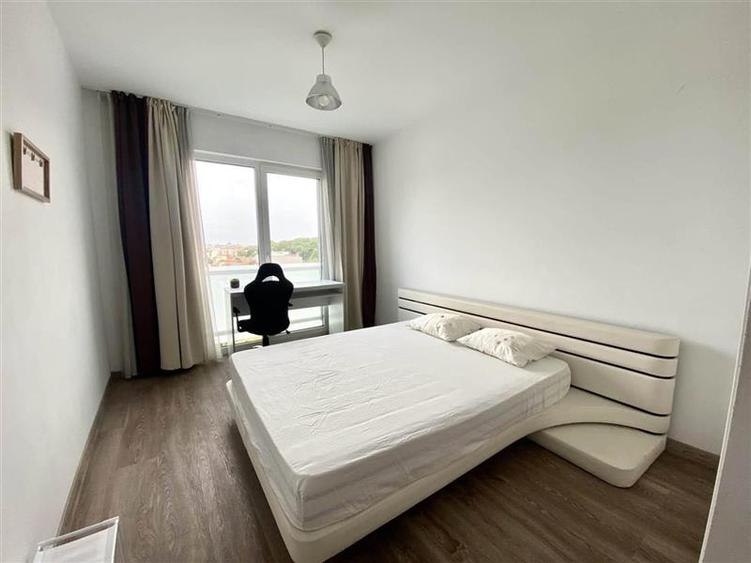 Apartament cu 3 camere circular, mobilat în Central
