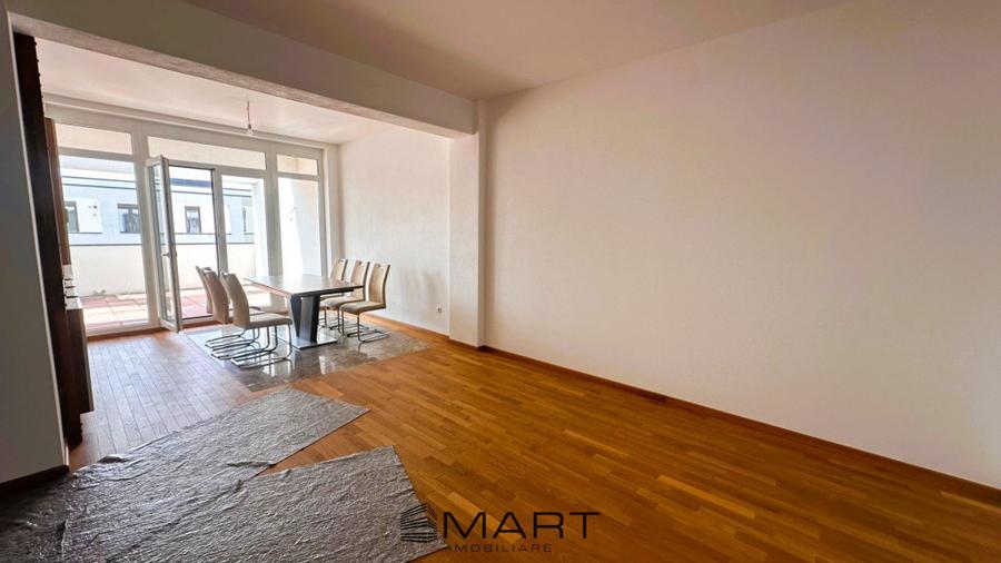 Apartament cu 4 camere decomandat în Lazaret
