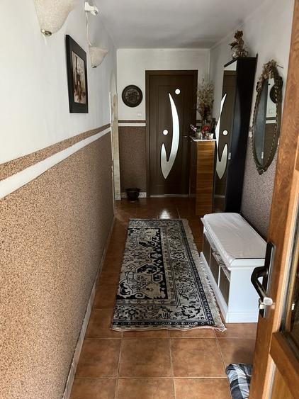 Casă cu 4 camere în Izvoare