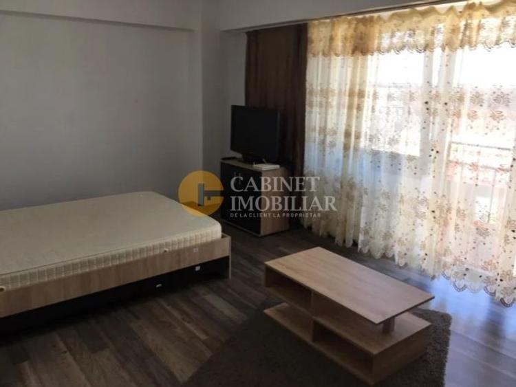 Garsonieră decomandată, mobilată în Podu Roș