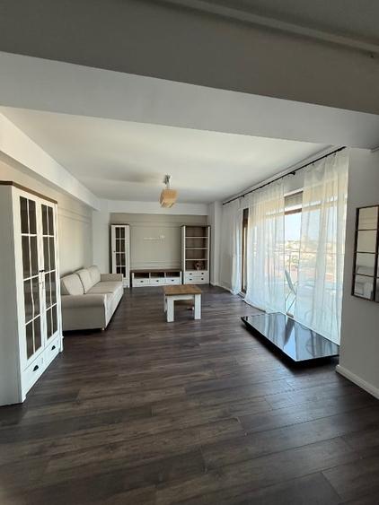 Apartament cu 3 camere decomandat, mobilat în Stadion