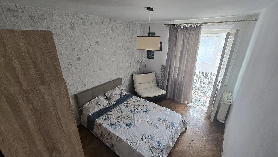 Apartament cu 3 camere semidecomandat în Veteranilor