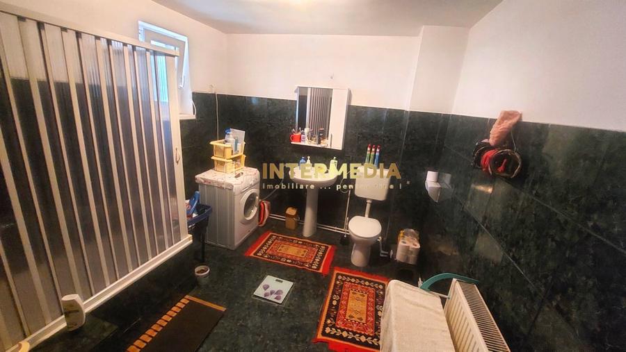 Casă individuală cu 4 camere cu Canalizare în Ciugud