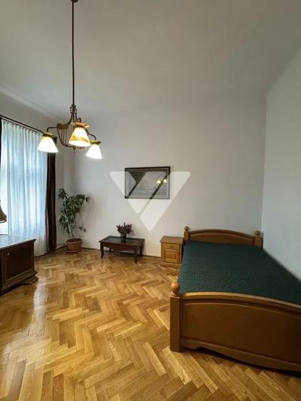 Apartament cu 5 camere, mobilat în Central