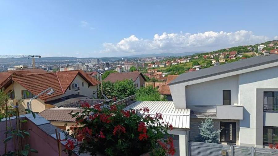 Casă cu 6 camere cu Teren 500 Mp în Iris