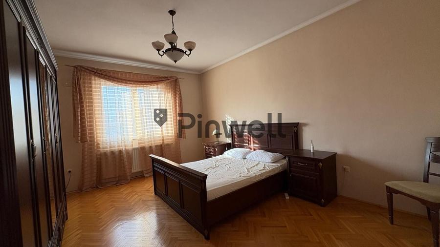 Casă individuală cu 6 camere cu Canalizare în Central