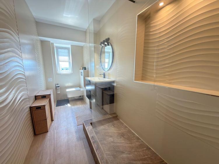 Apartament cu 3 camere decomandat în Victoriei