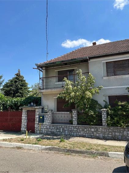 Casă cu 5 camere cu Teren 1031 Mp în Haieu