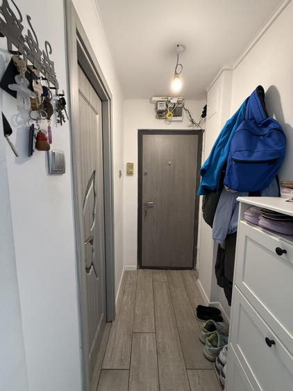 Apartament cu 3 camere semidecomandat, mobilat în P-ța Doina