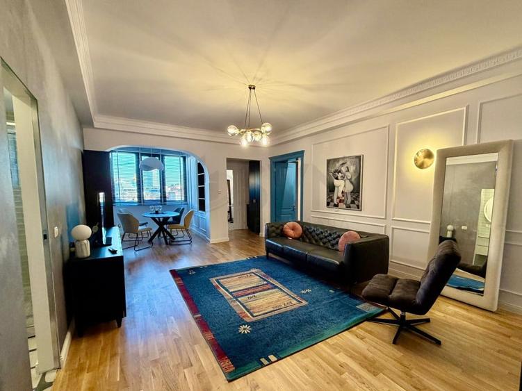 Apartament cu 4 camere decomandat în Calea Victoriei