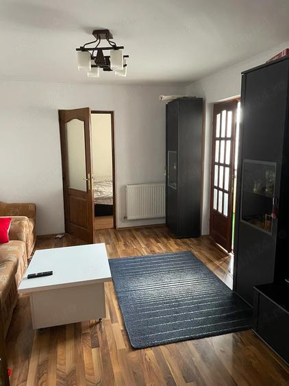 Apartament cu 3 camere semidecomandat în Central