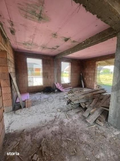 Casă cu 4 camere cu Teren 300 Mp în Sânmartin