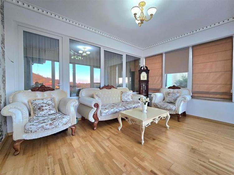 Casă individuală cu 7 camere cu Piscina în Oncea