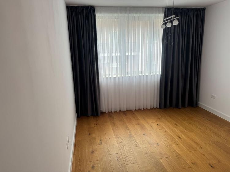 Casă individuală cu 8 camere cu Canalizare în Pipera