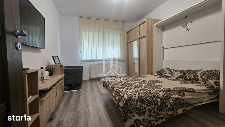 Garsonieră decomandată în Vest