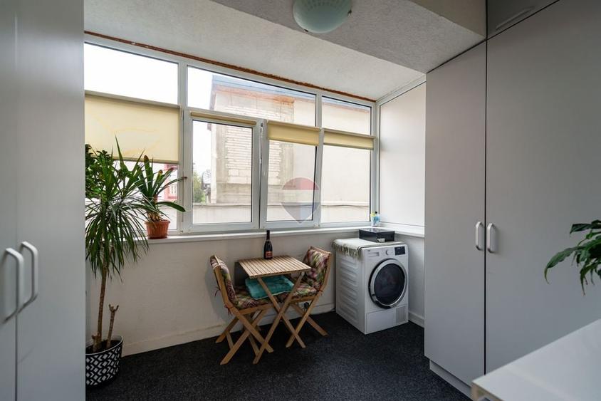Apartament cu 3 camere semidecomandat, mobilat în Rahova