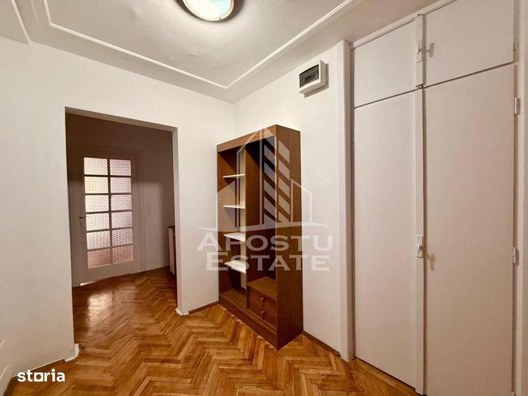 Apartament cu 3 camere, mobilat în Complex Studențesc