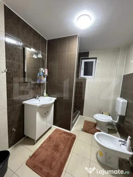 Casă cu 7 camere cu Teren 850 Mp în Șișești