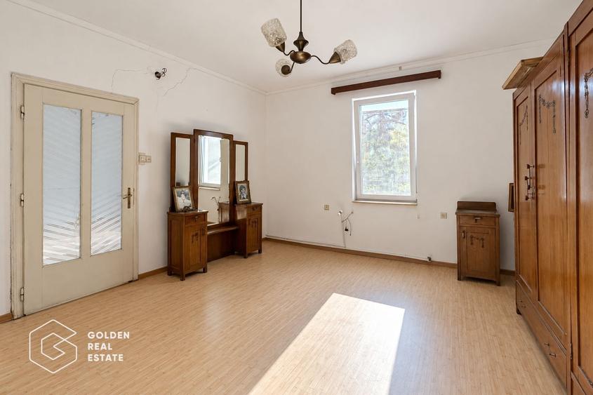 Casă individuală cu 4 camere cu Teren 1555 Mp în Central