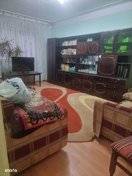 Apartament cu 3 camere decomandat în Nicolina