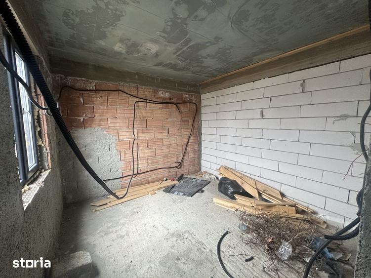 Casă cu 5 camere cu Teren 242 Mp în Ștefăneștii de Jos