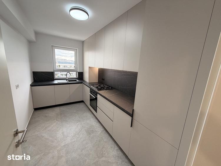 Apartament cu 3 camere decomandat în Tractorul
