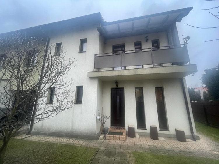 Casă individuală cu 4 camere cu Garaj în Florești