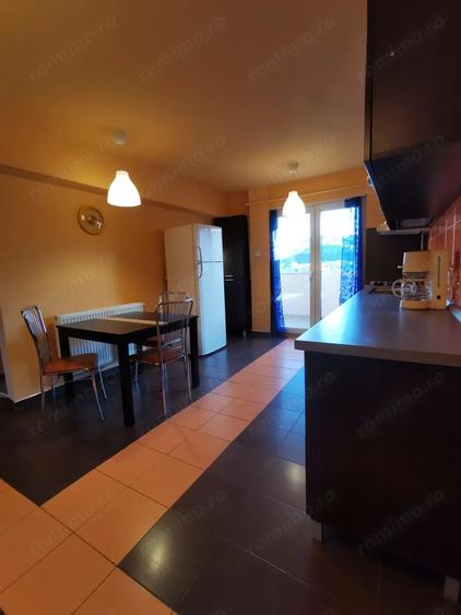 Apartament cu 3 camere decomandat în Micro IV