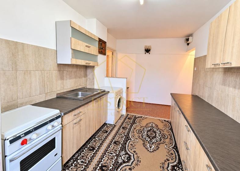 Apartament cu 2 camere semidecomandat, mobilat în Complex Studențesc