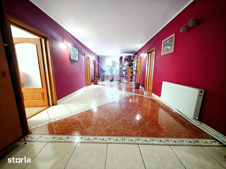 Casă cu 8 camere cu Teren 492 Mp în Central