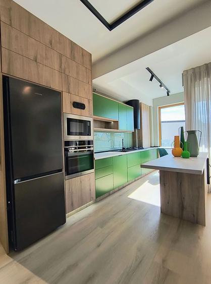 Apartament cu 3 camere semidecomandat, mobilat în 1 Mai