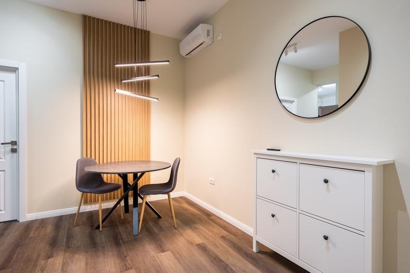 Apartament cu 2 camere semidecomandat, mobilat în P-ța Romană