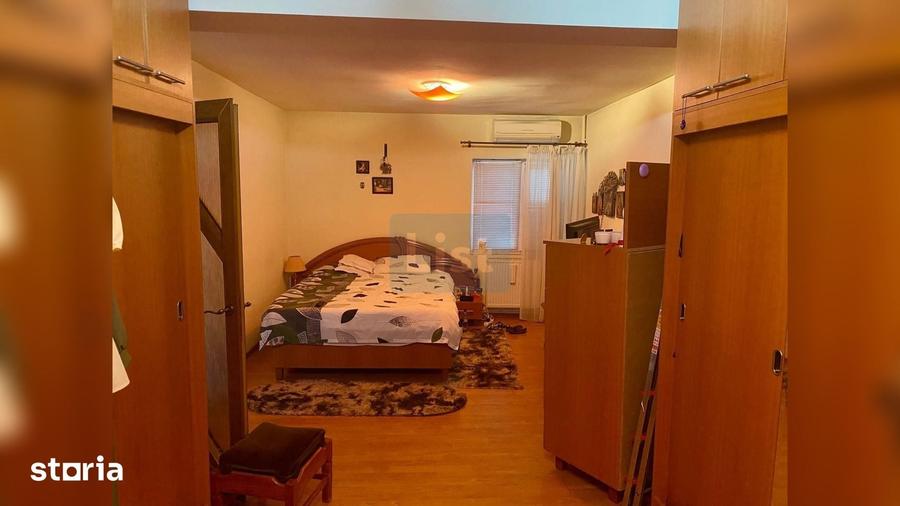 Casă cu 8 camere cu Teren 20 Mp în Mircea Vodă
