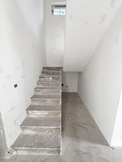 Duplex cu 4 camere cu Canalizare în Moșnița Nouă