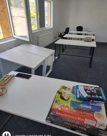 Casă individuală cu 6 camere cu Canalizare în Vitan