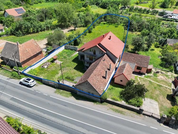 Casă cu 4 camere în Central