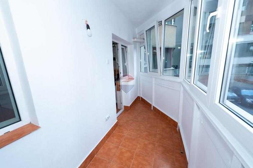 Apartament cu 3 camere decomandat în Victoriei
