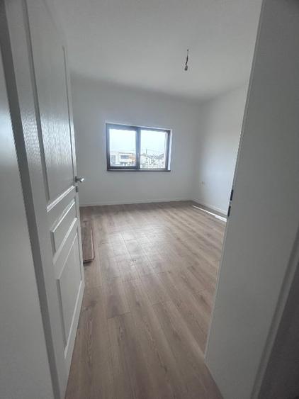 Duplex cu 4 camere cu Canalizare în Vladimirescu