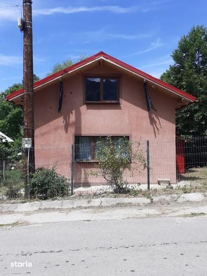 Casă cu 2 camere cu Teren 308 Mp în Poienarii de Muscel