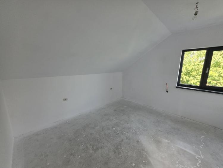 Casă individuală cu 7 camere cu Canalizare în Valu lui Traian