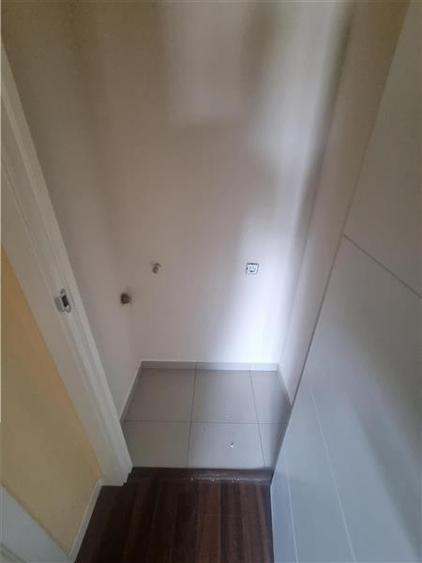 Penthouse cu 5 camere decomandat în 1 Mai