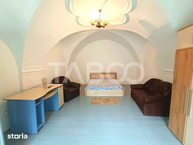 Apartament cu 3 camere semidecomandat în Orașul de Jos