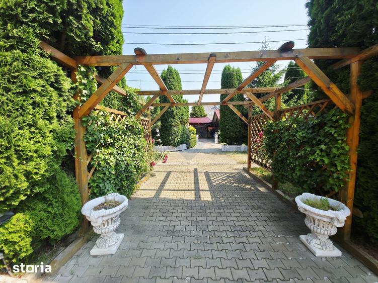 Spațiu comercial, de 1,000 mp, în Tarcău