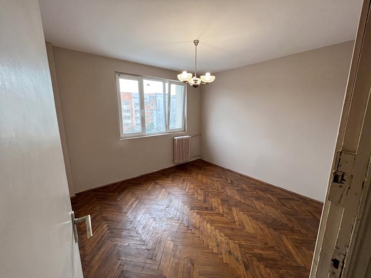 Apartament cu 2 camere semidecomandat în Bucur Obor